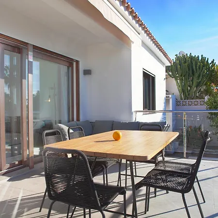 فيلة Modern Close To Costabella