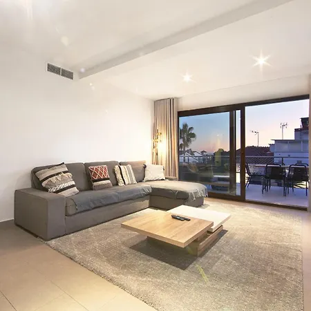 Modern Close To Costabella فيلة *