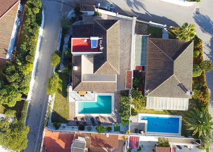 Villa Modern Close To Costabella *
